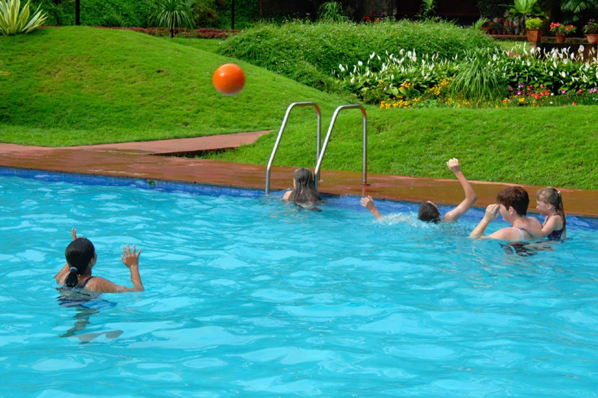 Carmelia Haven Resort Thekkady Exteriör bild